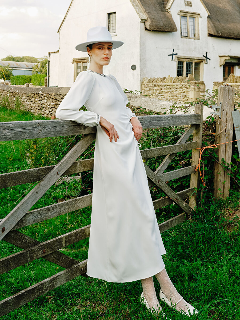 Haljina Midi Od Krep Palačinke Sa Okruglim Izrezom I Naborima