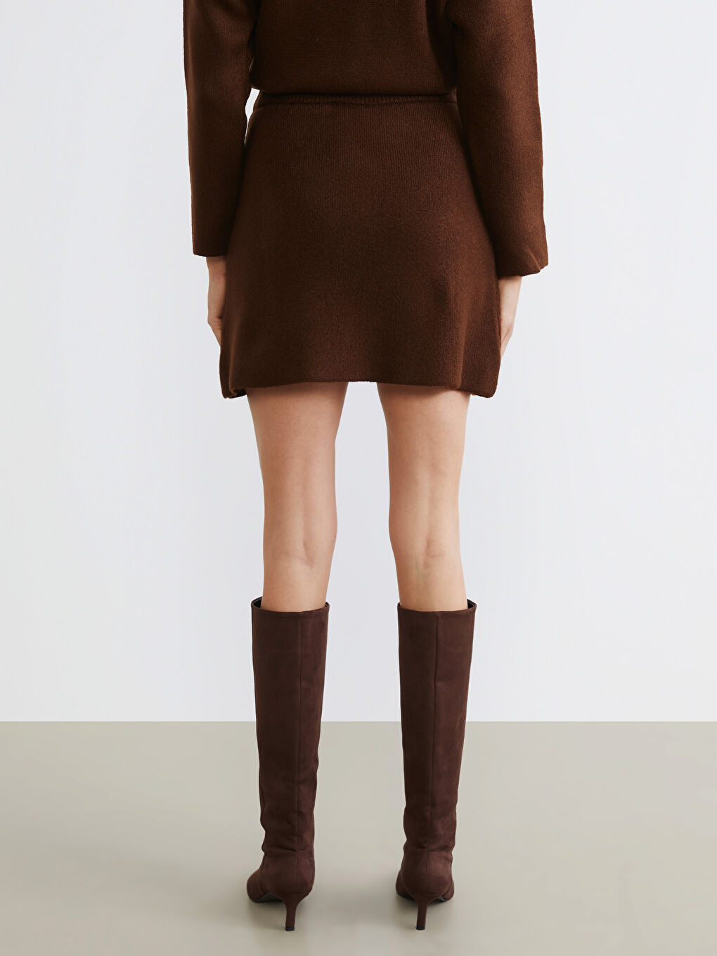 Kahverengi Beli Lastikli Triko Mini Etek-3