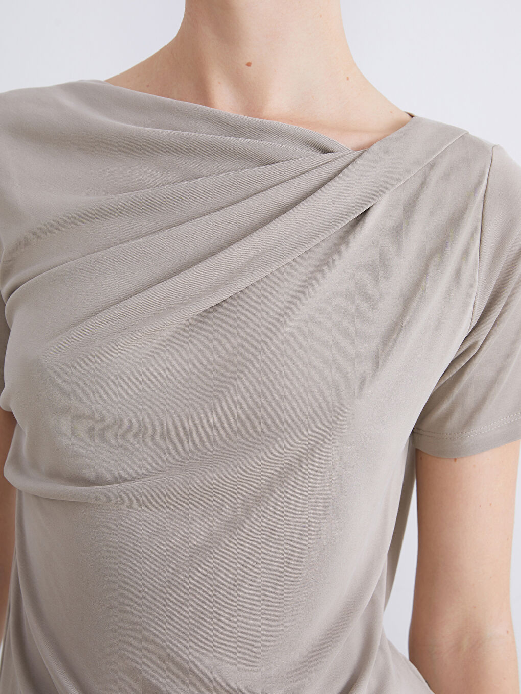 Gri Bisiklet Yaka Büzgülü Modal Karışımlı Bluz-2