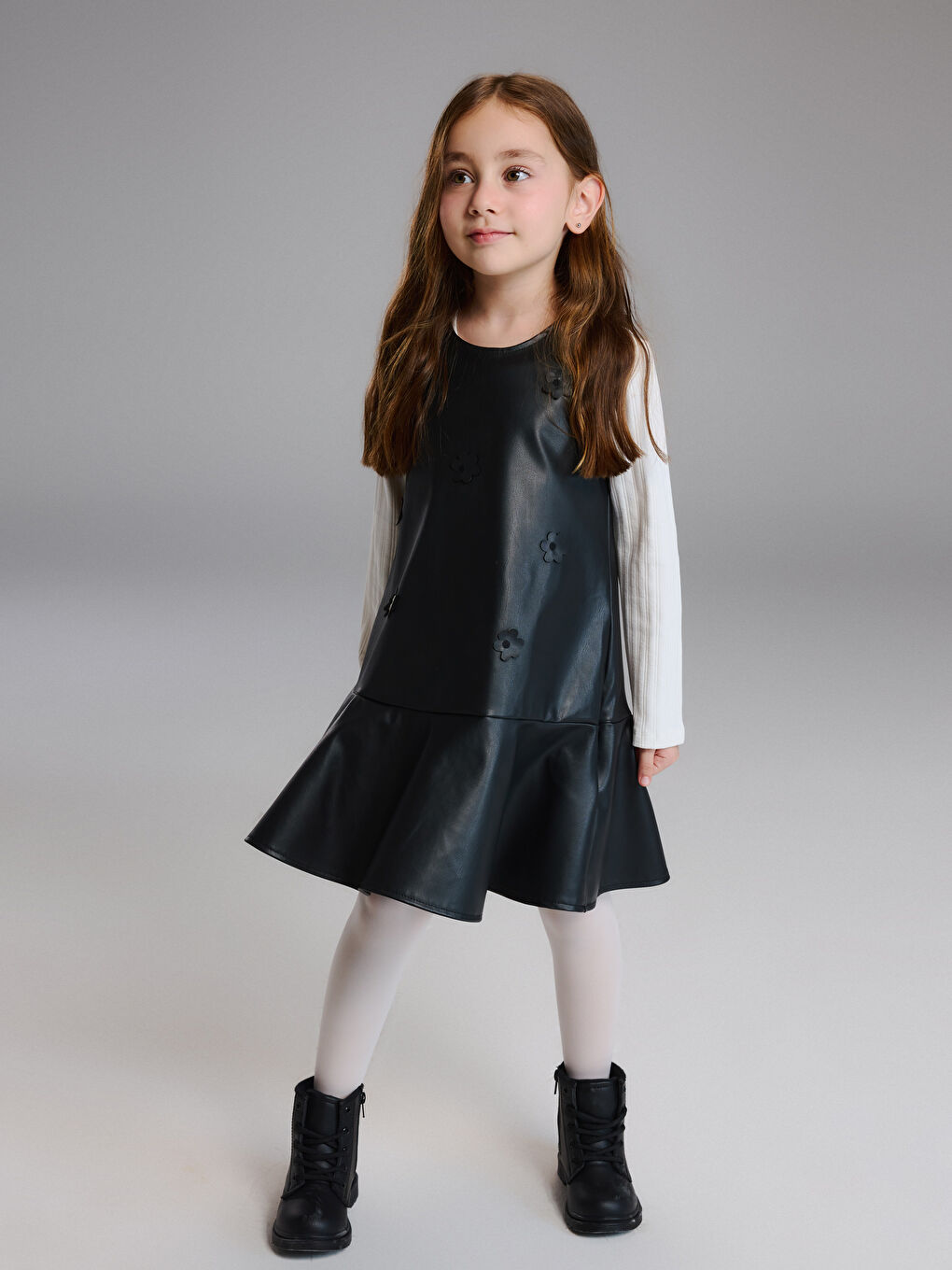 Siyah U Yaka Kız Çocuk Elbise ve Külotlu Çorap-1