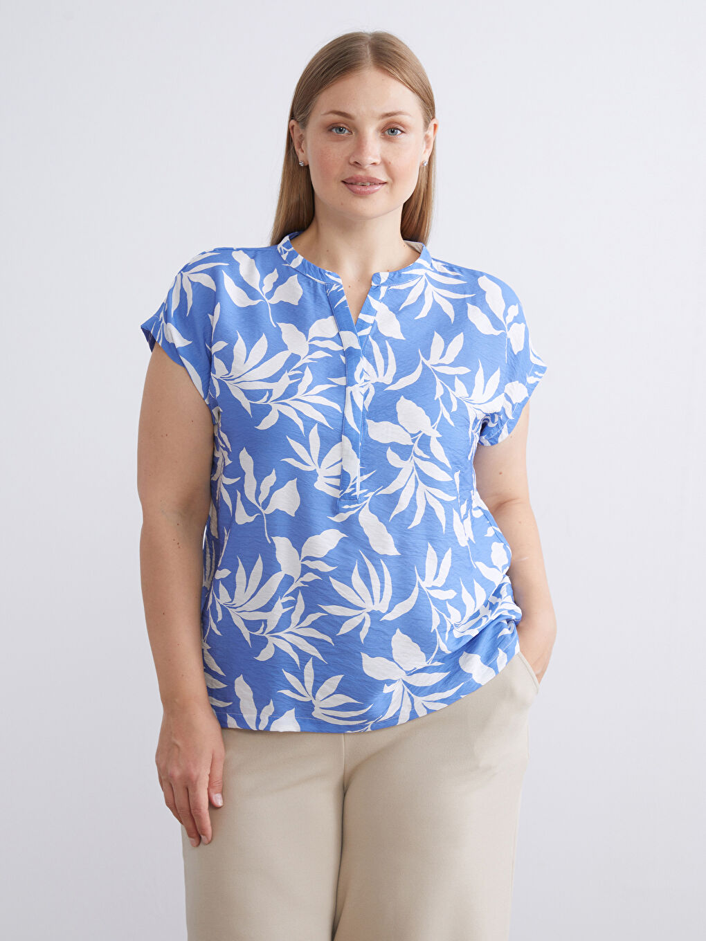 Mavi Kaçık Yaka Çiçekli Bluz-1