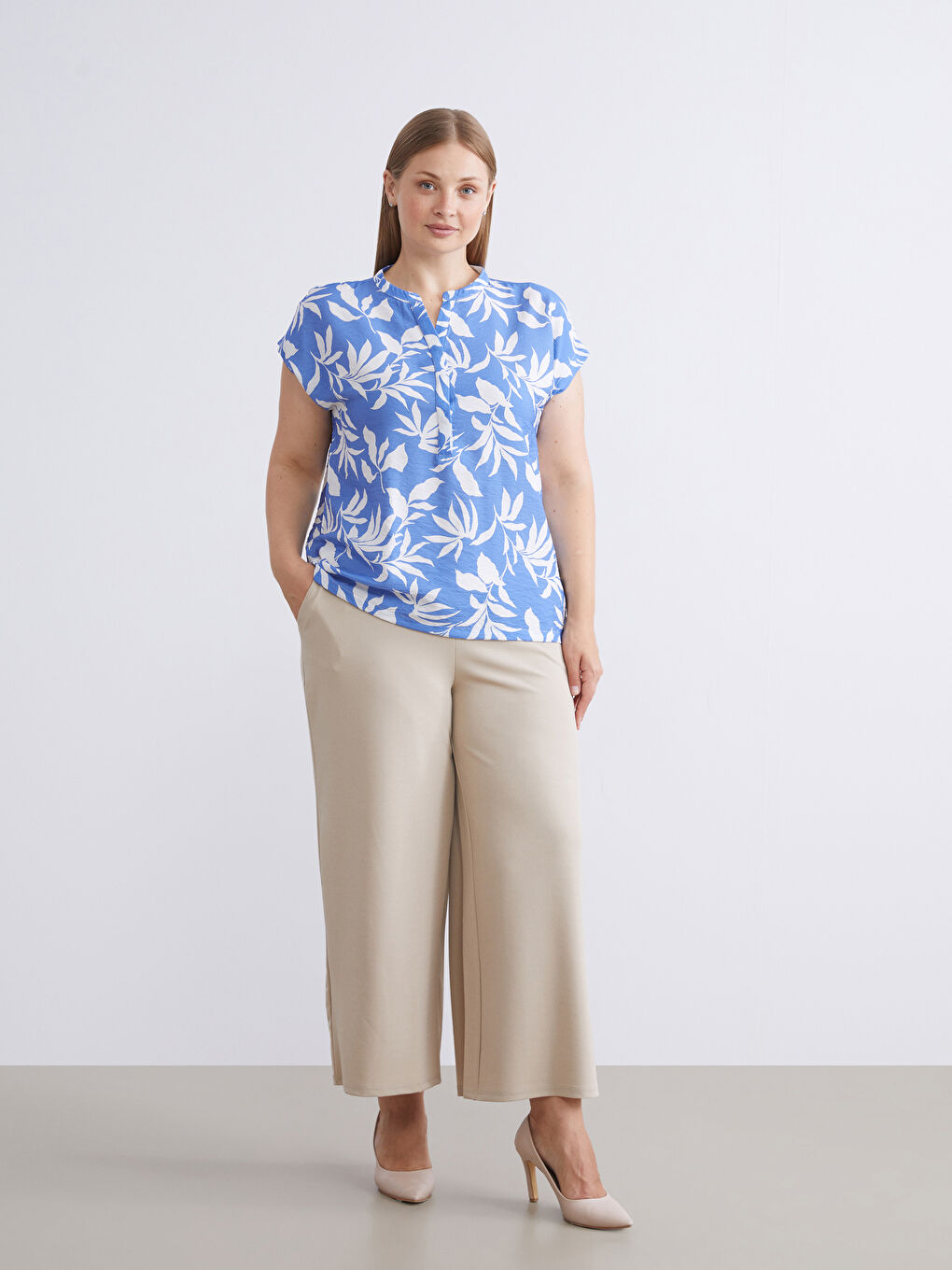 Mavi Kaçık Yaka Çiçekli Bluz-5