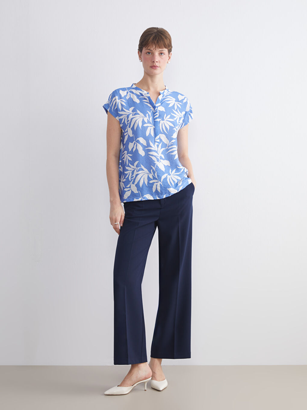 Mavi Kaçık Yaka Çiçekli Bluz-2