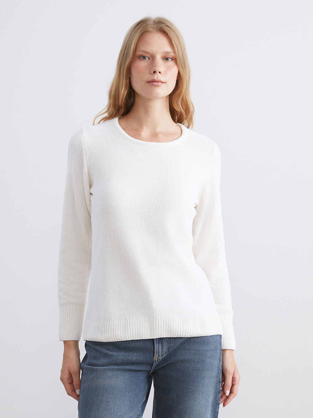Woman WHITE Sweater