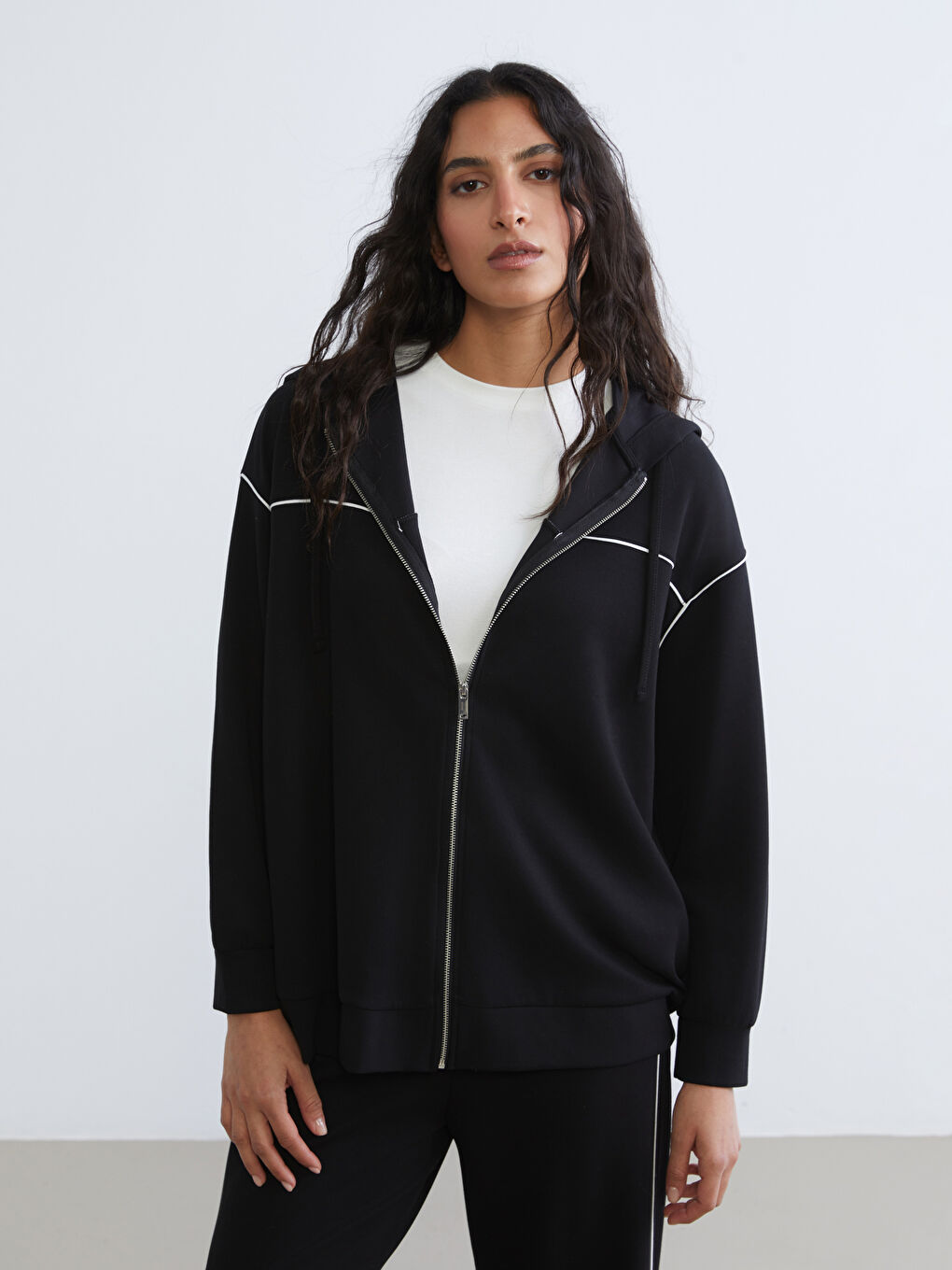 Siyah Kapüşonlu Oversize Kadın Fermuarlı Sweatshirt