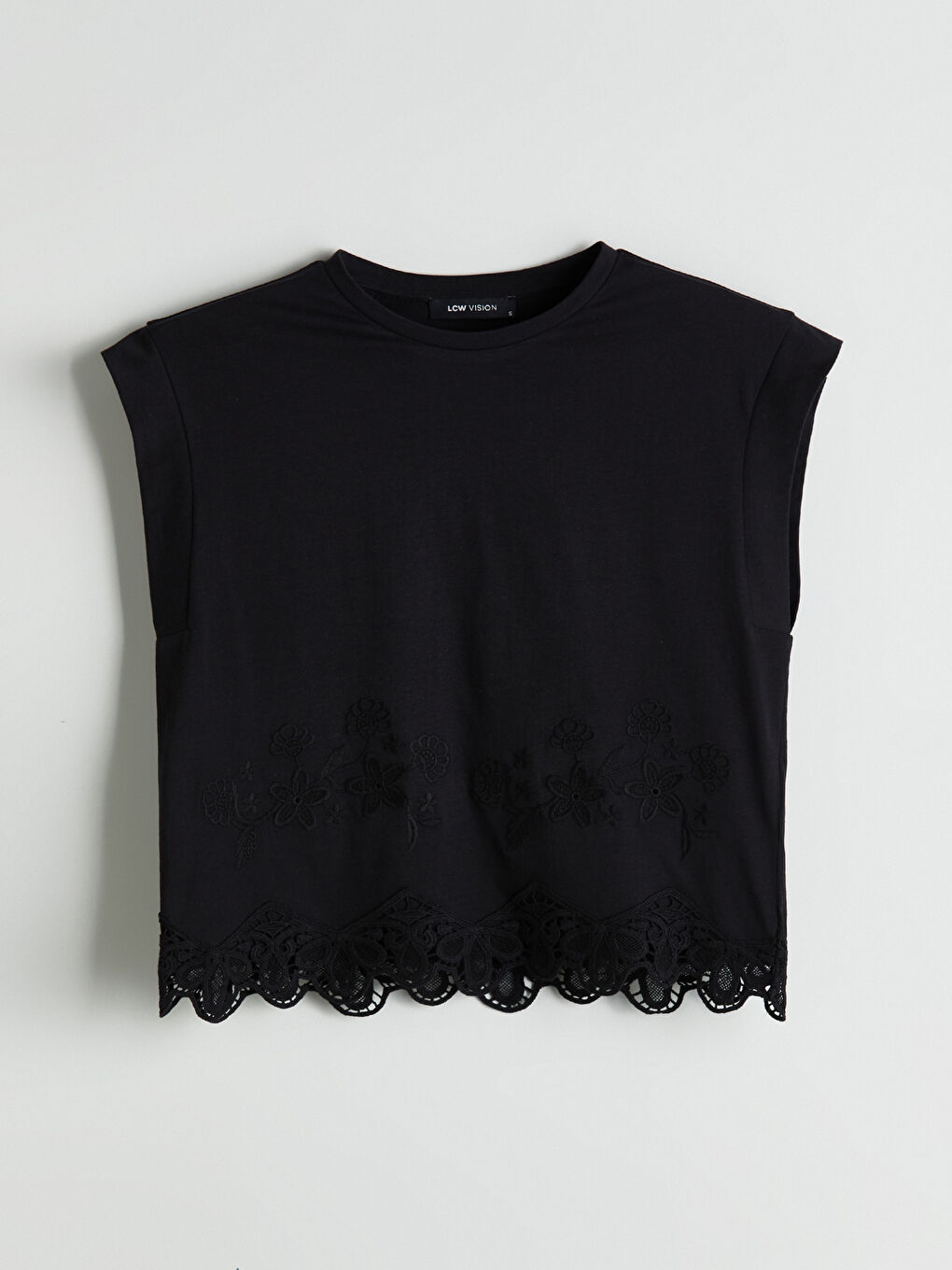 Bluza sa okruglim izrezom i čipkastim detaljima-4