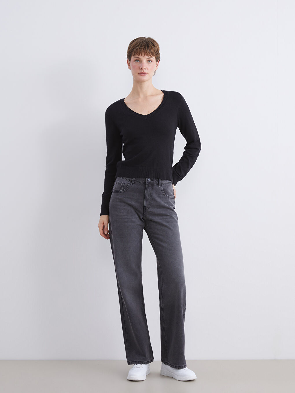 Siyah V Yaka Kadın Triko Kazak-1