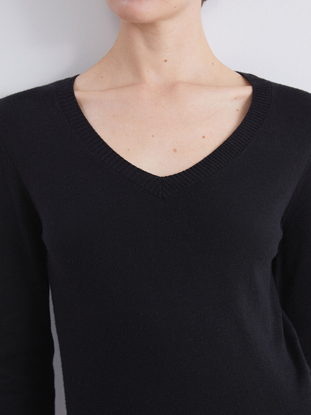 Siyah V Yaka Kadın Triko Kazak-2