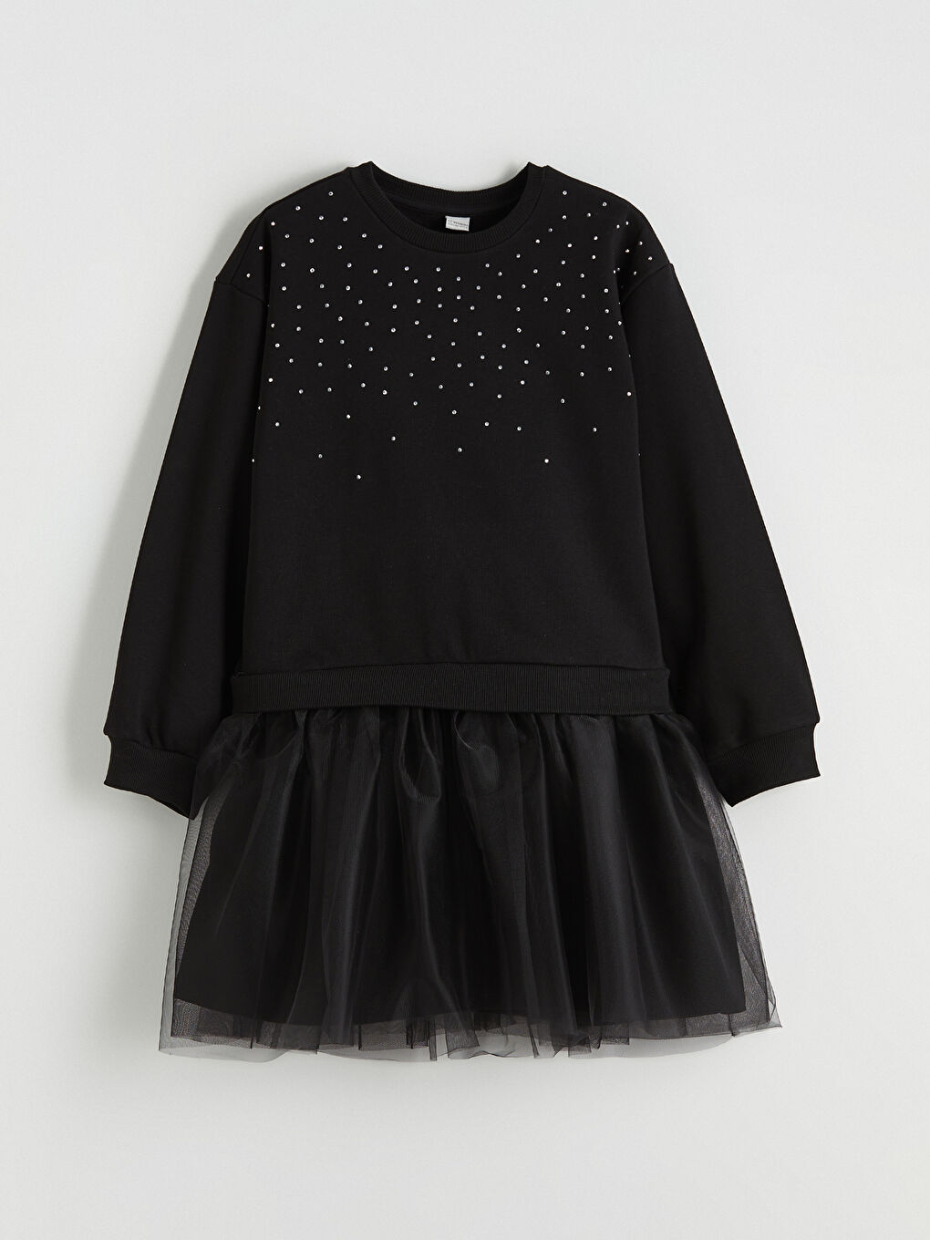 فستان أسود فتاة