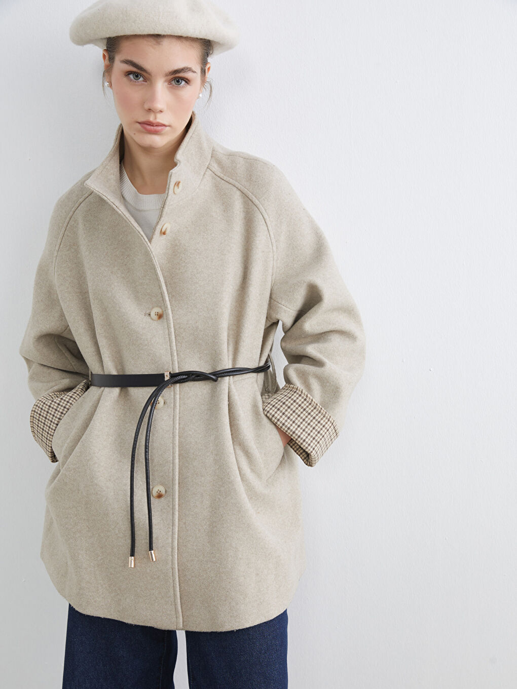 Bej Beli Kemerli Hakim Yaka Kadın Kaşe Kaban