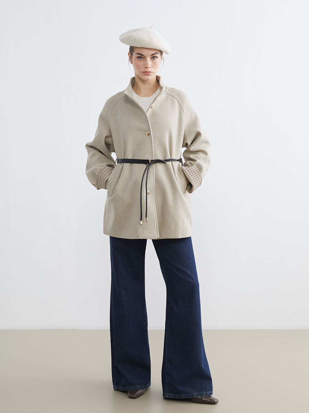 Bej Beli Kemerli Hakim Yaka Kadın Kaşe Kaban-1