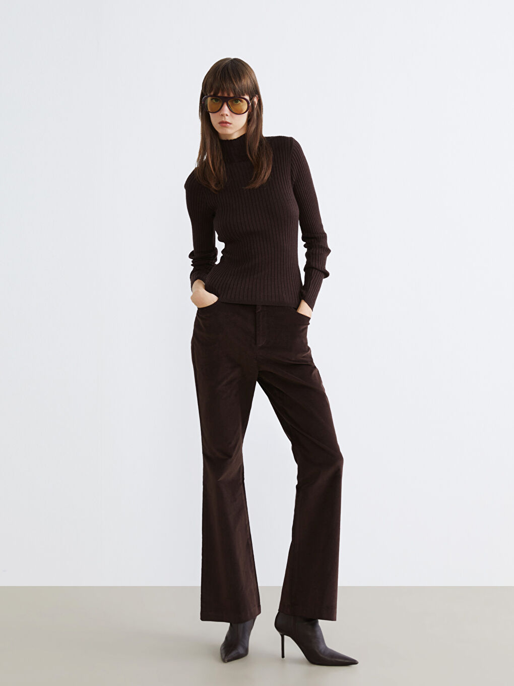 Kahverengi Yarım Balıkçı Yaka Kadın Triko Kazak-1