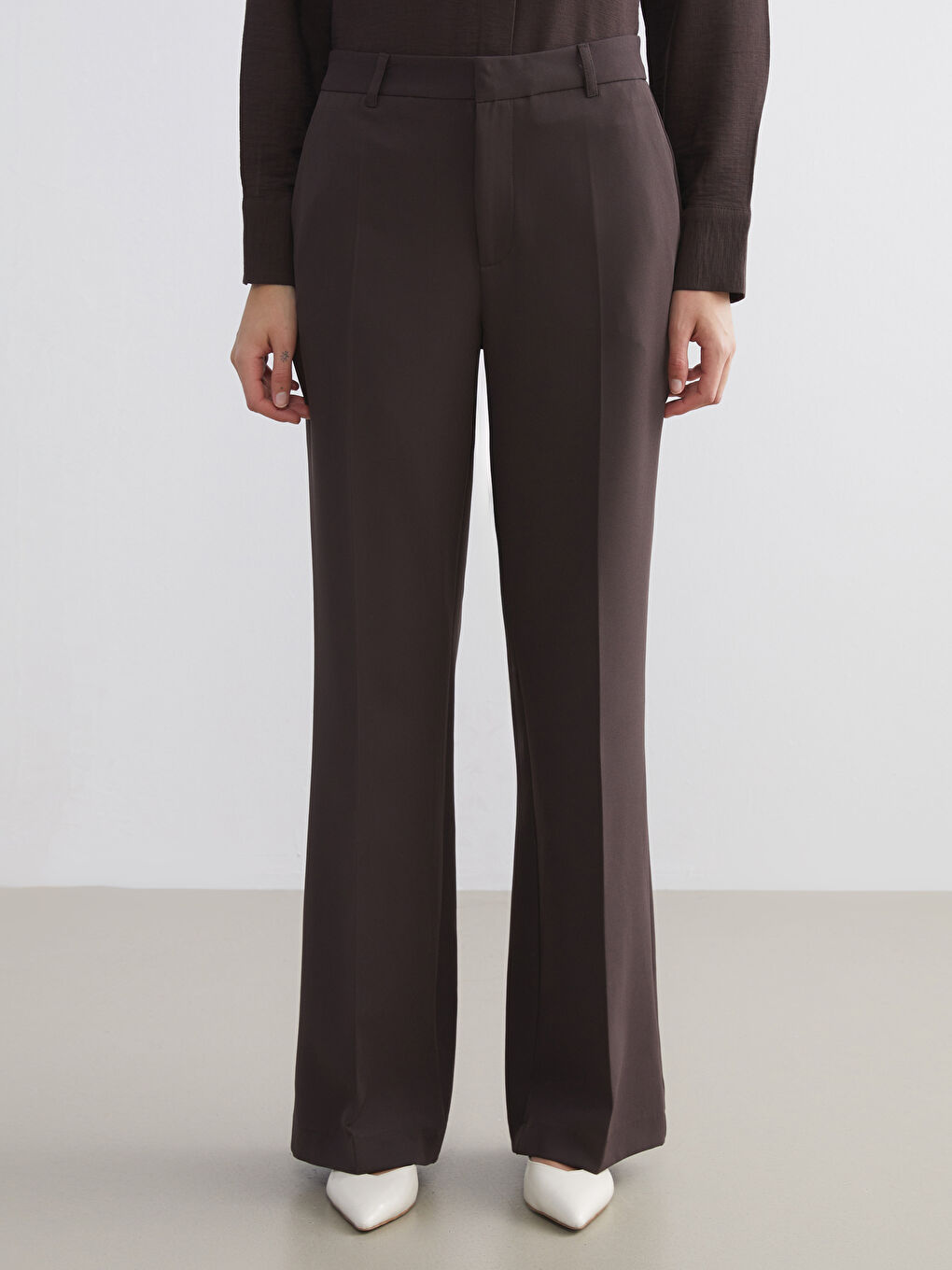 Kahverengi Standart Fit İspanyol Paça Kadın Pantolon-3