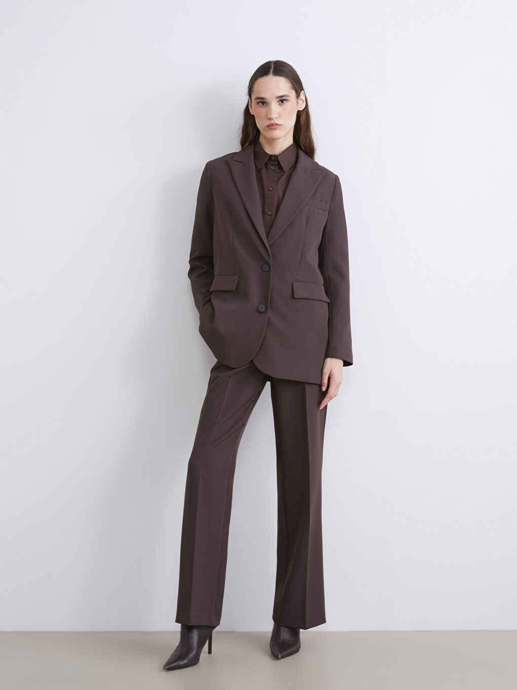 Kahverengi Standart Fit İspanyol Paça Kadın Pantolon-1