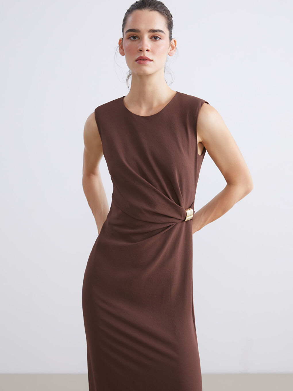 Kahverengi Bisiklet Yaka Büzgülü Krep Elbise-1