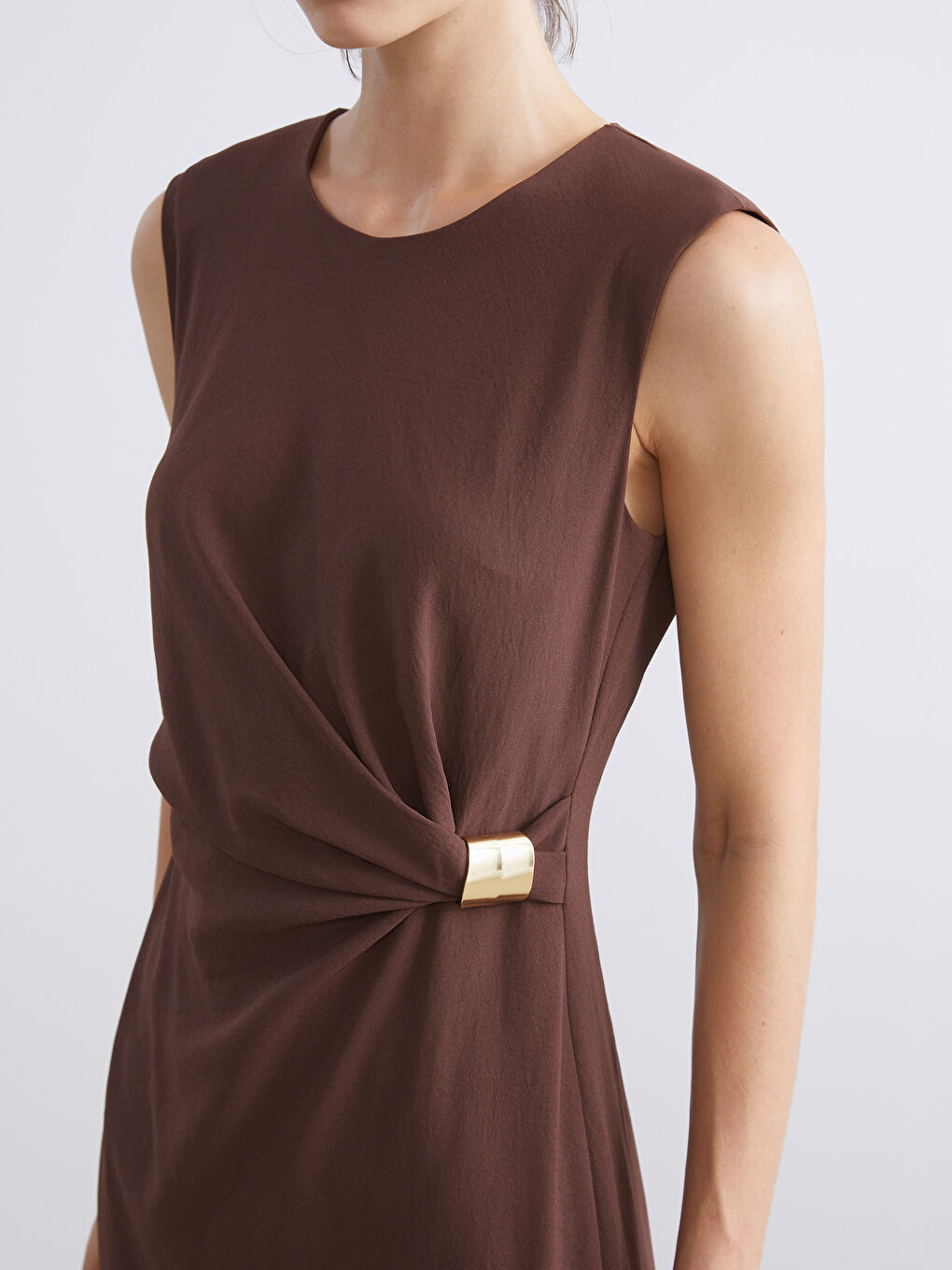 Kahverengi Bisiklet Yaka Büzgülü Krep Elbise-2