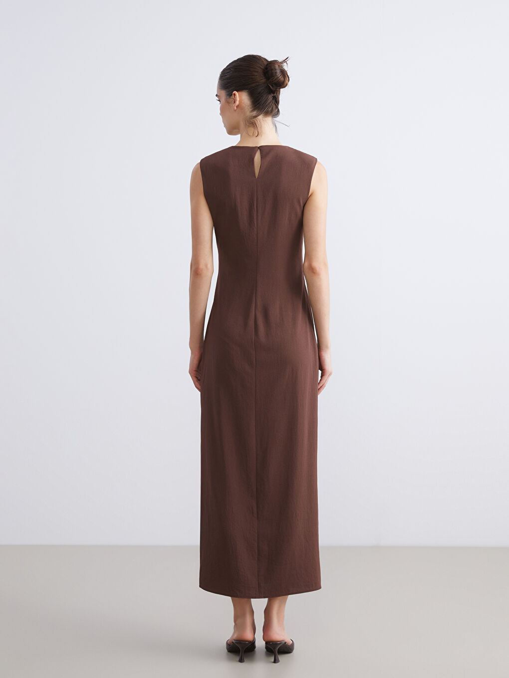 Kahverengi Bisiklet Yaka Büzgülü Krep Elbise-3