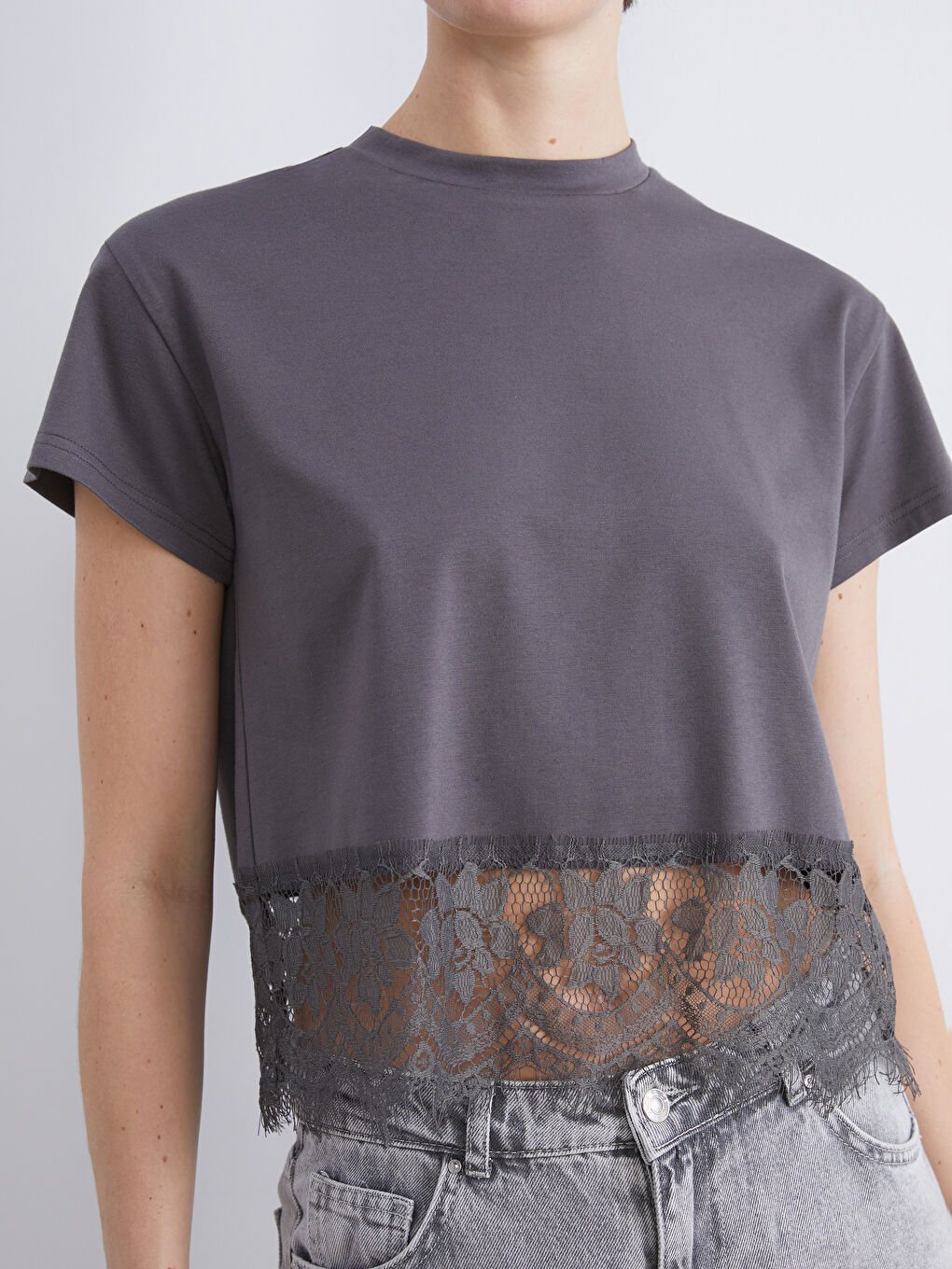 LCW Comfort Crew Neck Lace Blouse -W5JS44Z8-ZZE