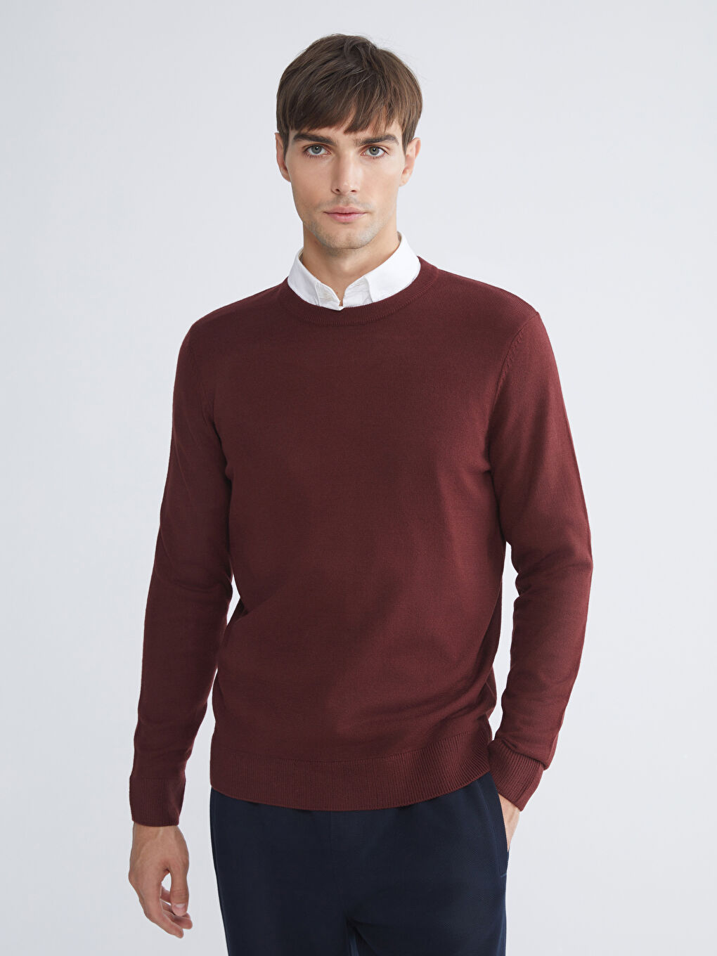 چاکەت ره‌نگ شه‌رابی پیاو