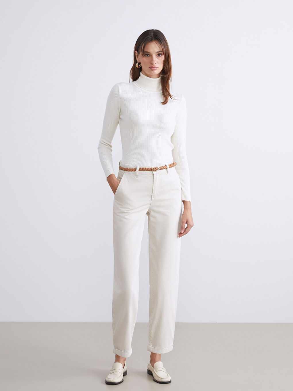 Bej Beli Kemerli Carrot Fit Kadın Jean Pantolon-1