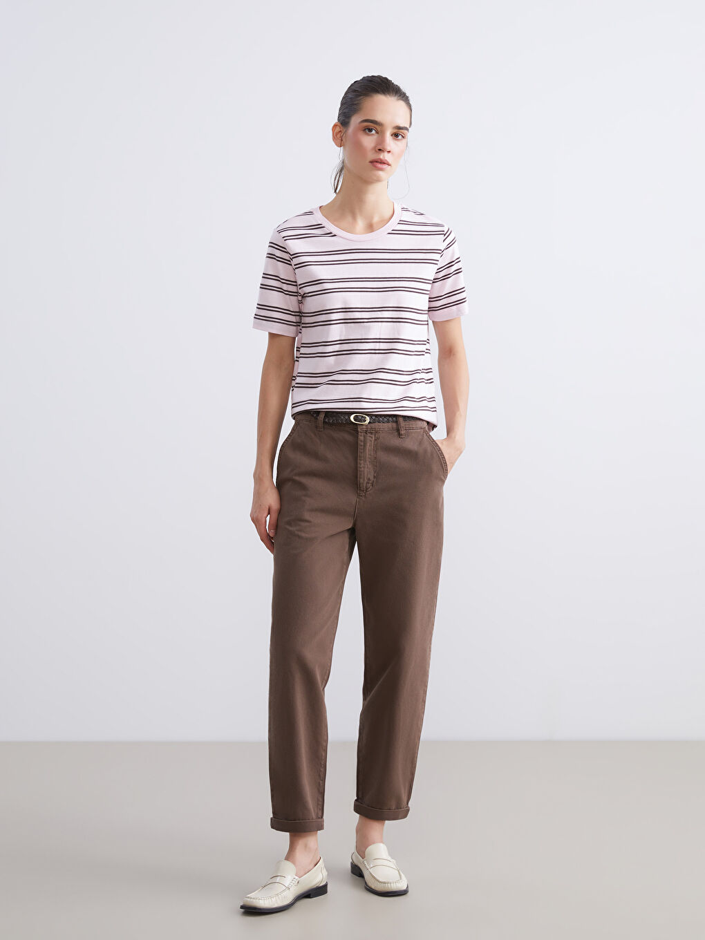 Kahverengi Beli Kemerli Carrot Fit Kadın Jean Pantolon