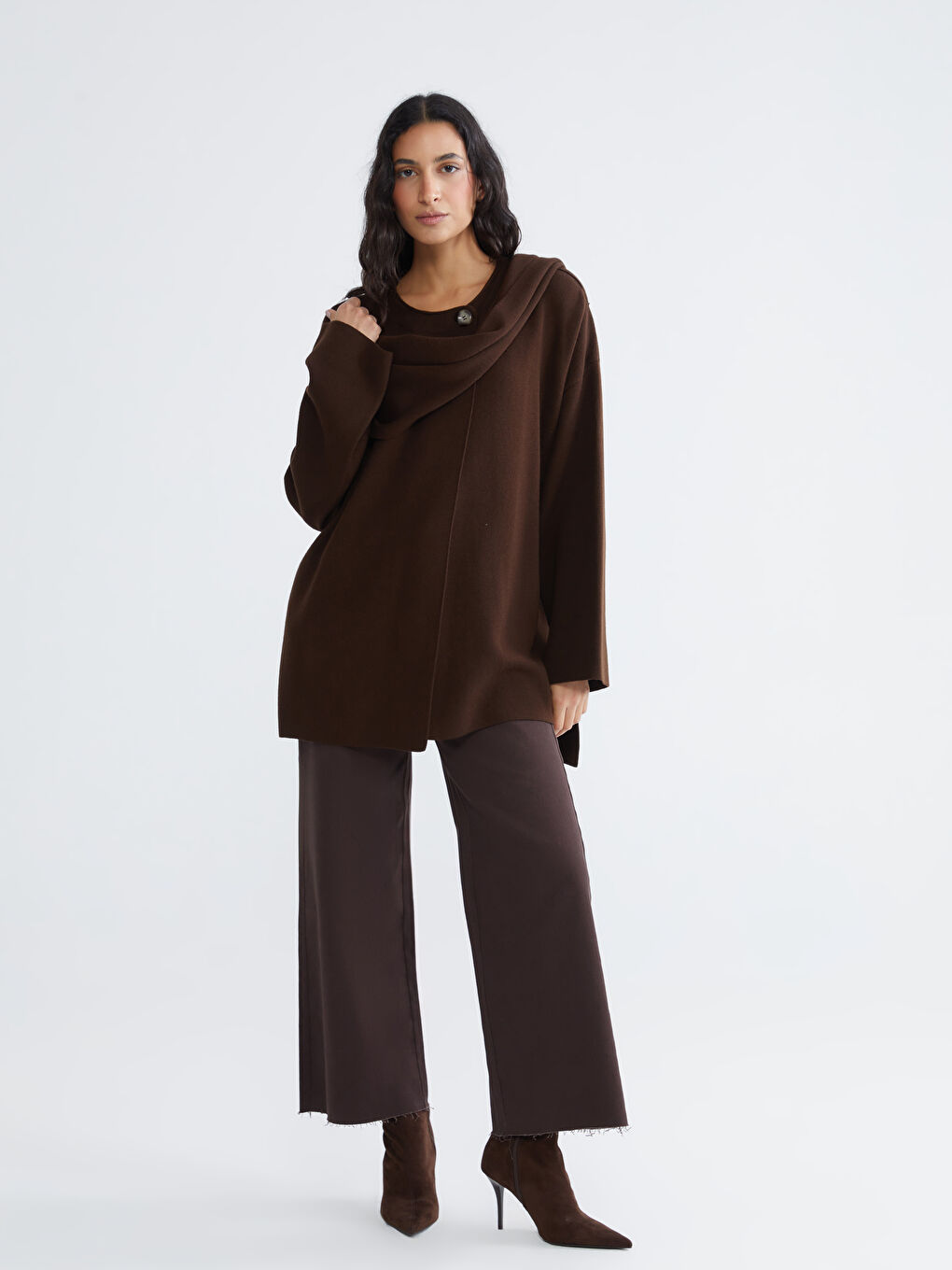 Kahverengi Atkı Detaylı Oversize Kadın Triko Kazak-1