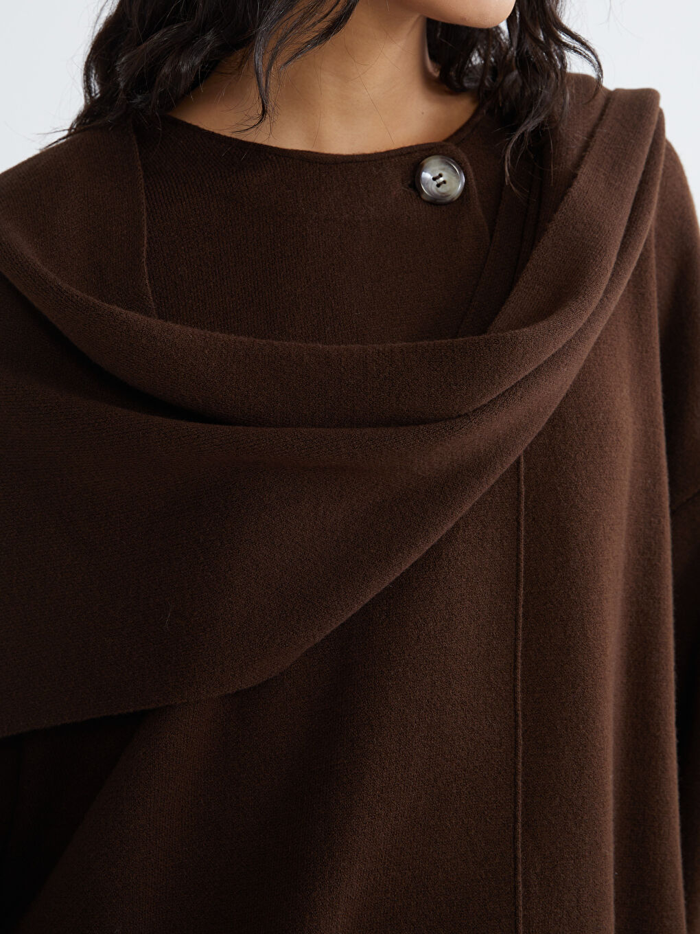 Kahverengi Atkı Detaylı Oversize Kadın Triko Kazak-2