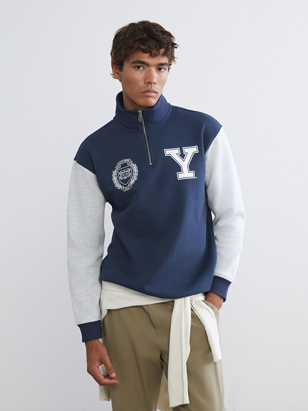 Funnel Neck Yale University Printed Men's Sweatshirt