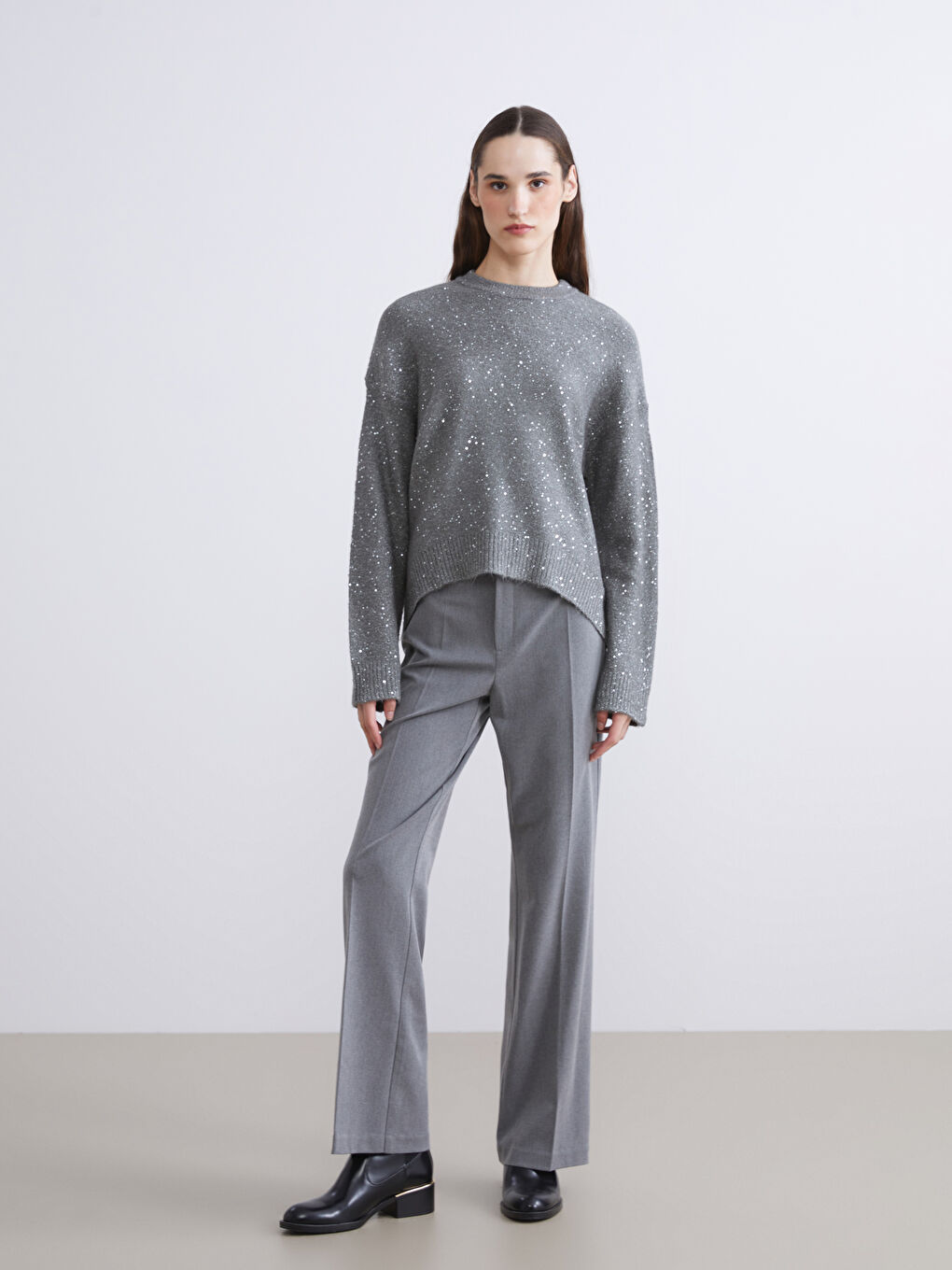 Džemper od trikotaže sa okruglim izrezom i ukrasima za žene-1