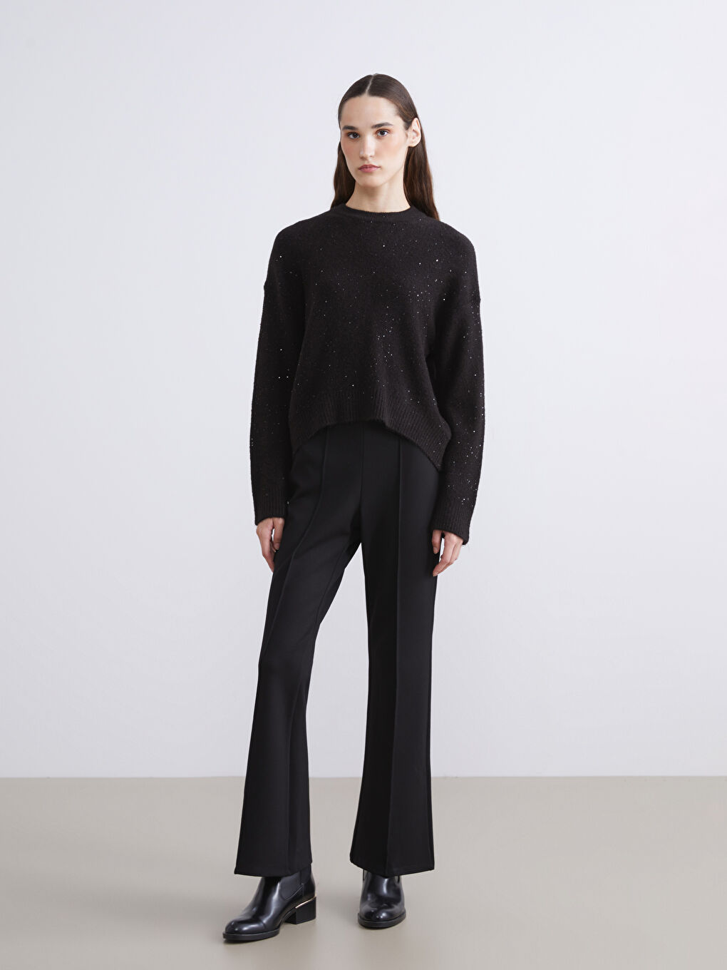 Džemper od trikotaže sa okruglim izrezom i ukrasima za žene-1