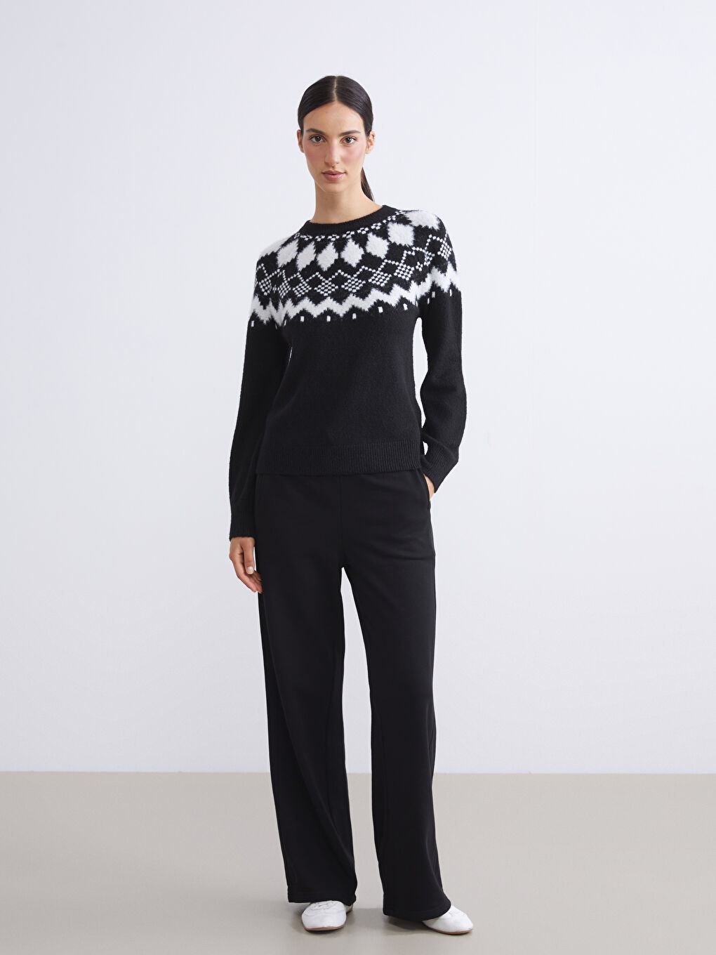 Džemper od trikotaže sa okruglim izrezom i argajl uzorkom za žene-1