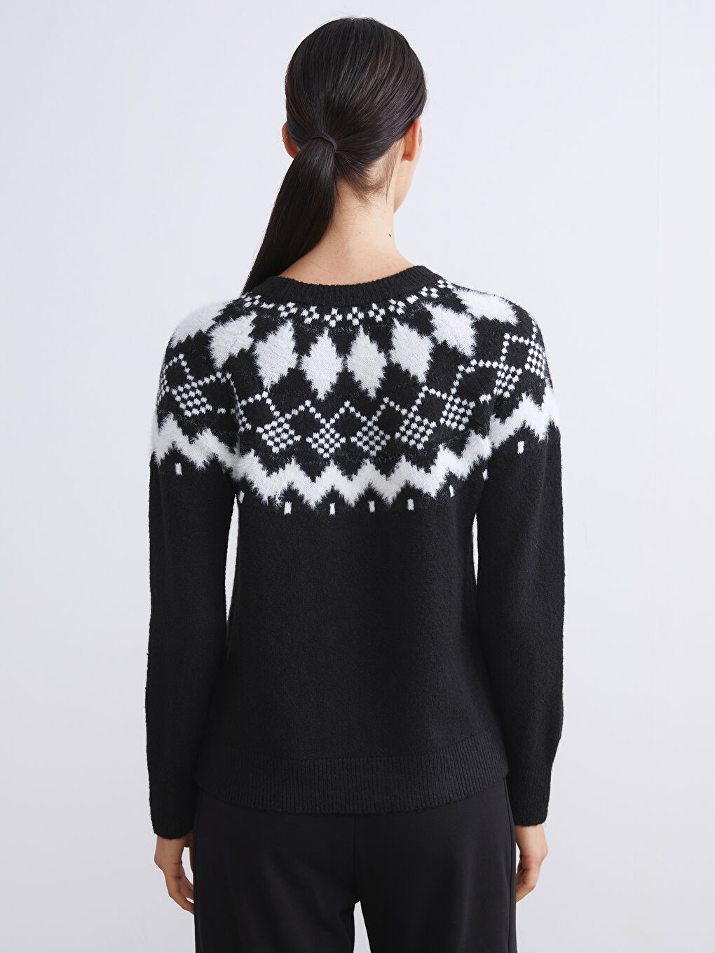 Džemper od trikotaže sa okruglim izrezom i argajl uzorkom za žene-3