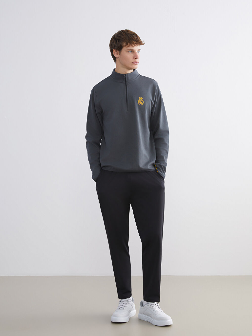 Gri Dik Yaka Real Madrid Baskılı Erkek Sweatshirt-1