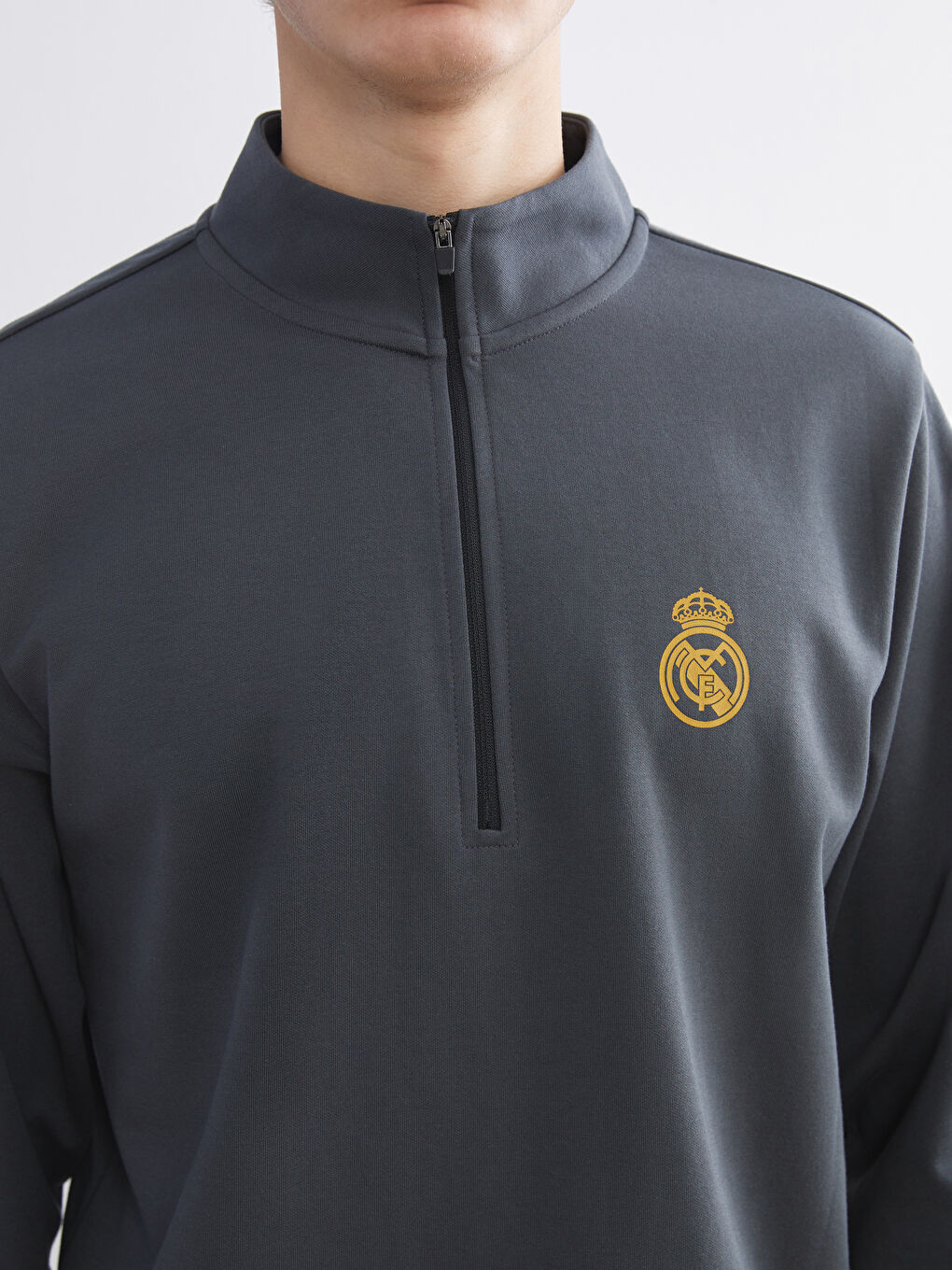 Gri Dik Yaka Real Madrid Baskılı Erkek Sweatshirt-2