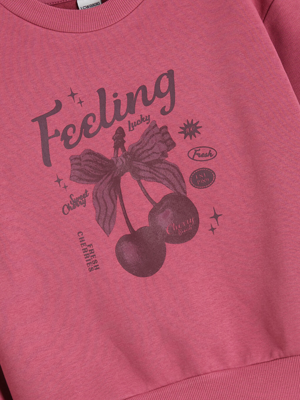 قميص رياضي بكول مدور مطبوع بالكرز للبنات-3