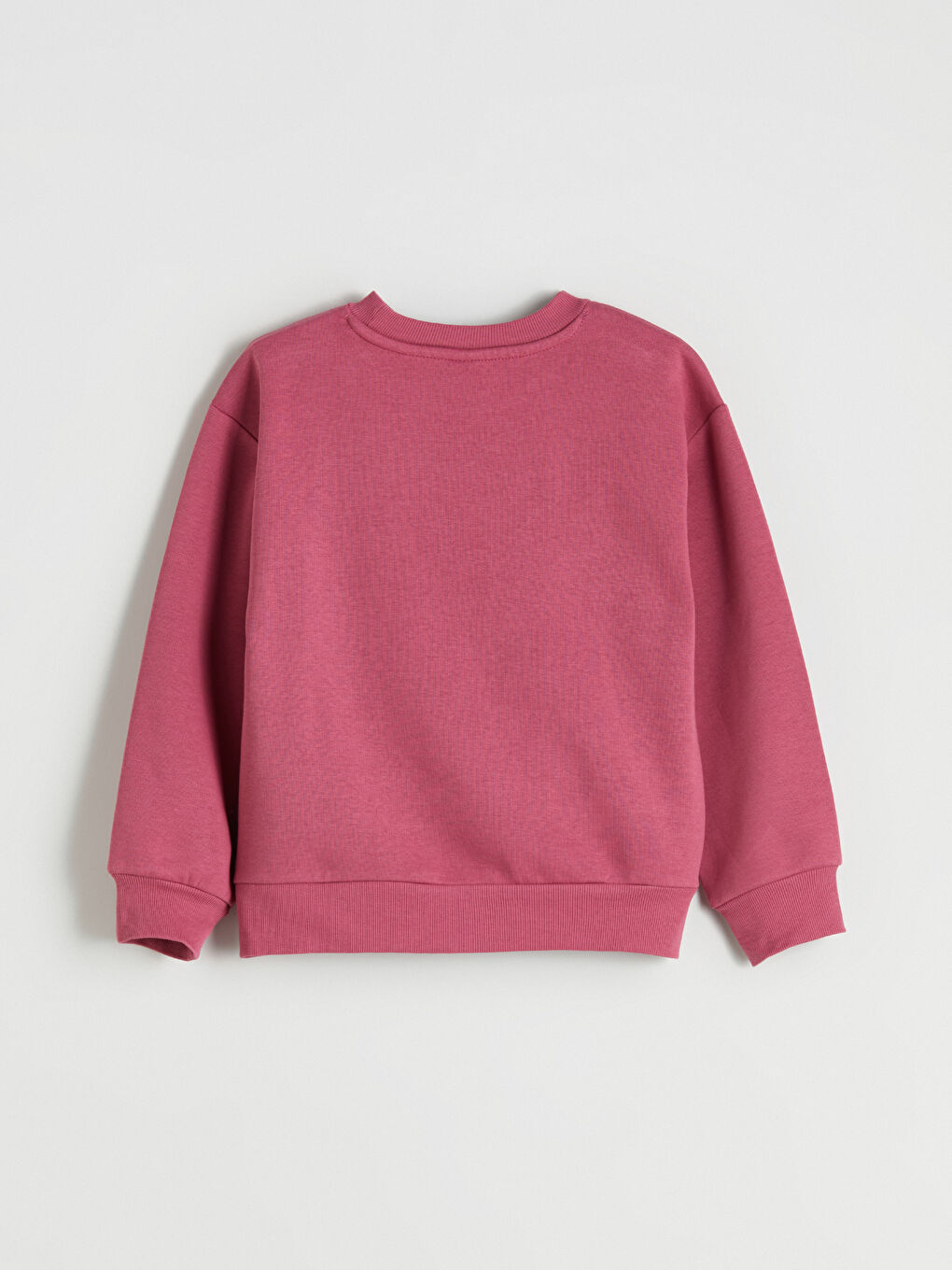 قميص رياضي بكول مدور مطبوع بالكرز للبنات-4