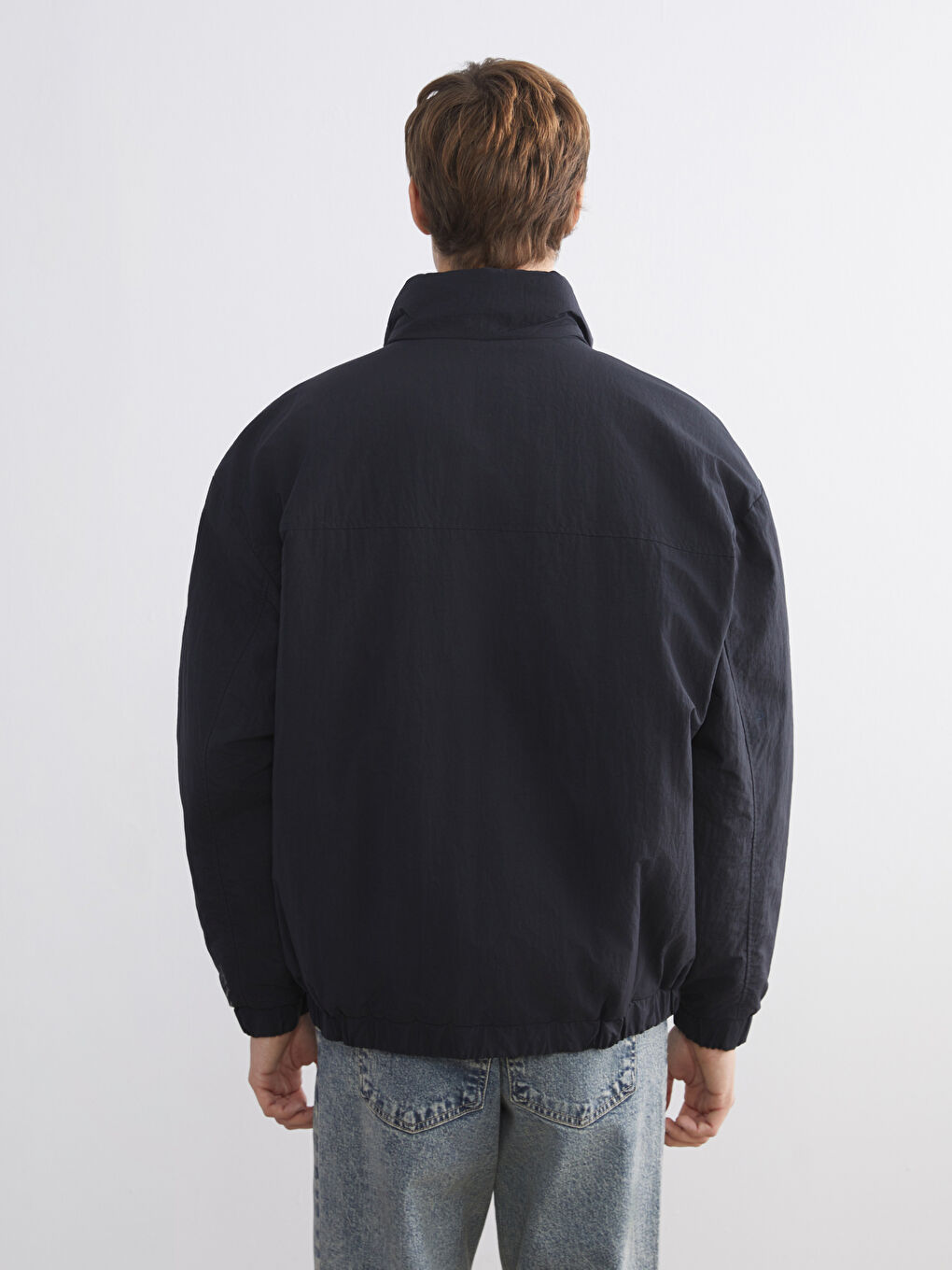 Siyah Rahat Kalıp Dik Yaka Erkek Mont-4