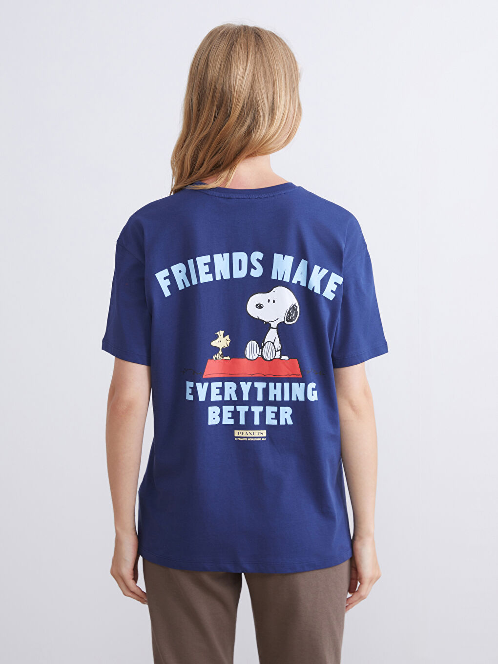 Lacivert Bisiklet Yaka Snoopy Baskılı Kadın Tişört-4