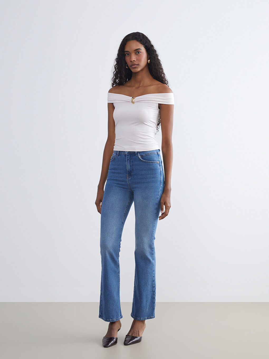 Pembe Kayık Yaka Metal Aplikeli Bluz-1