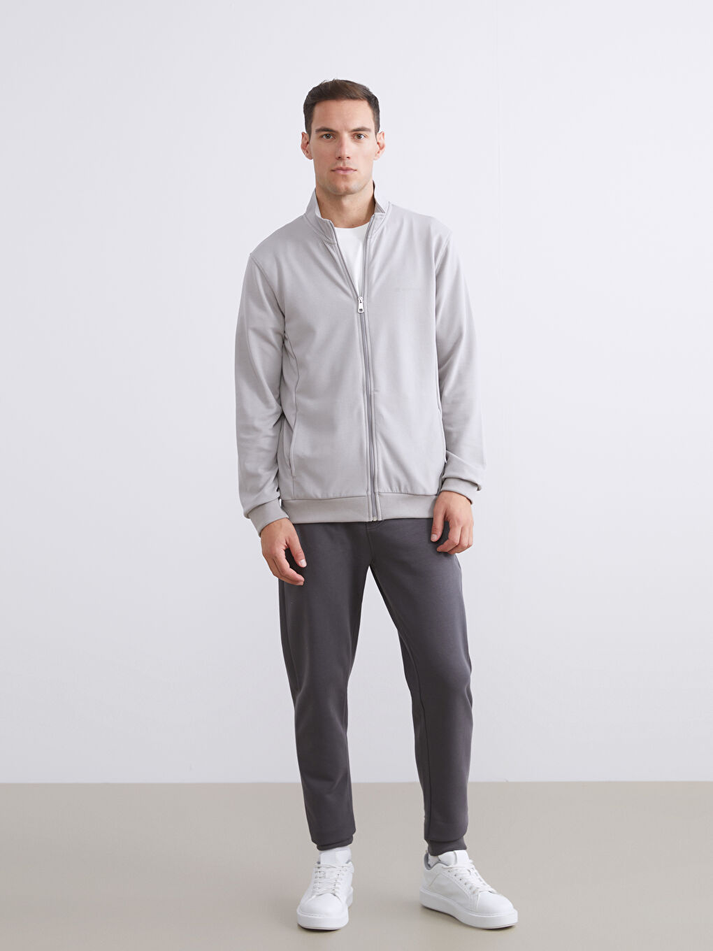 Gri Rahat Kalıp Dik Yaka Erkek Fermuarlı Sweatshirt-3