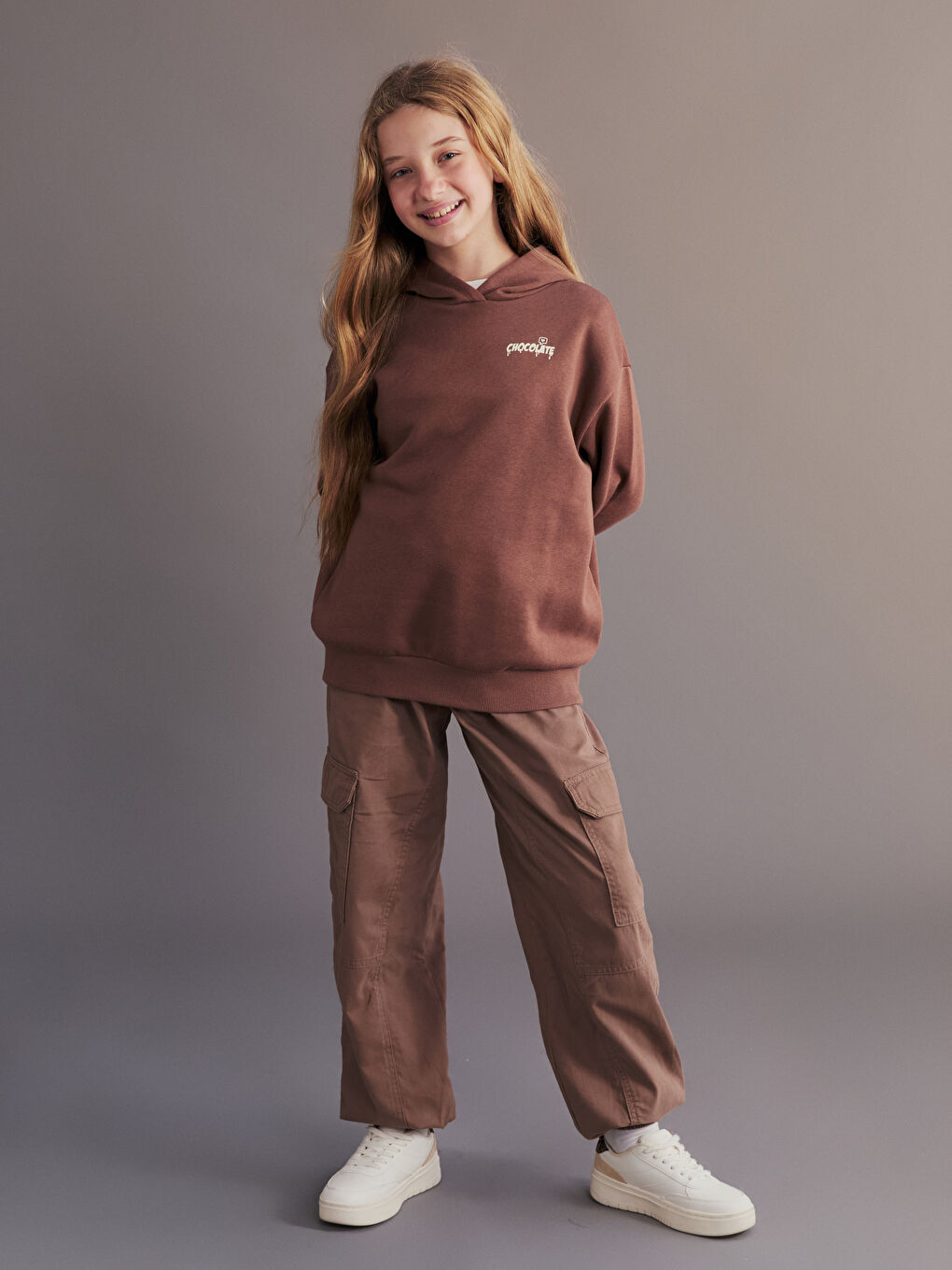 Kahverengi Kapüşonlu Sırt Baskılı Kız Çocuk Sweatshirt-1