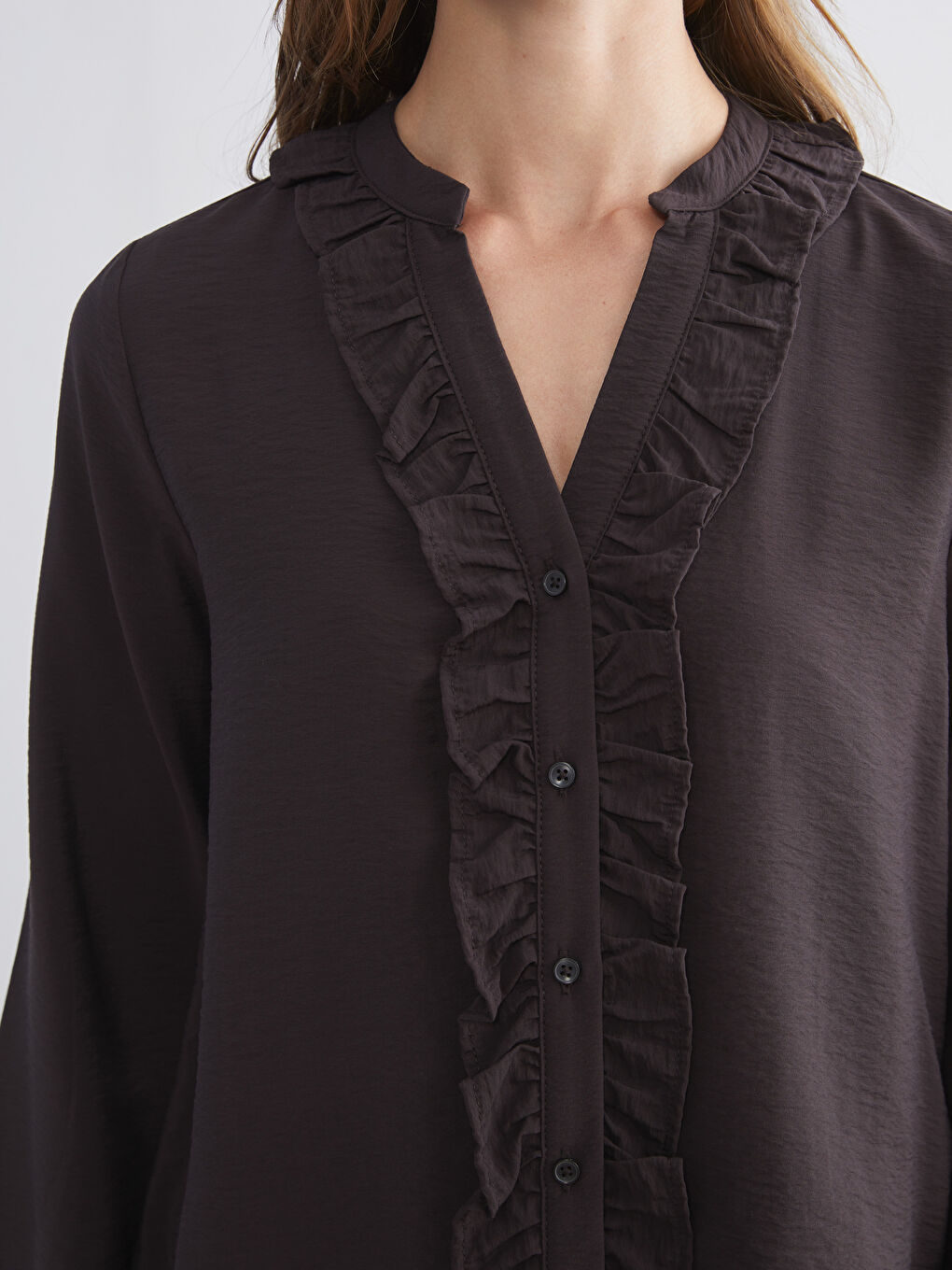 Kahverengi V Yaka Fırfırlı Kadın Gömlek-2