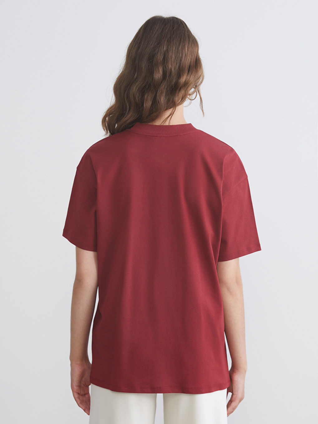 Kırmızı Dik Yaka Kadın Tişört-3