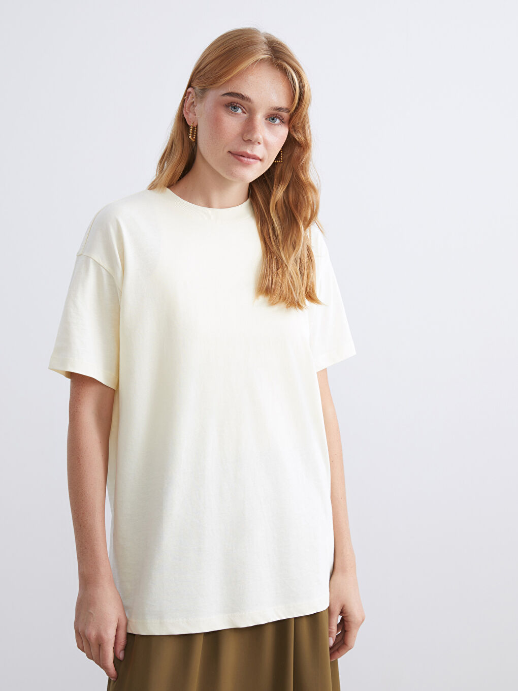 Bej Dik Yaka Kadın Tişört