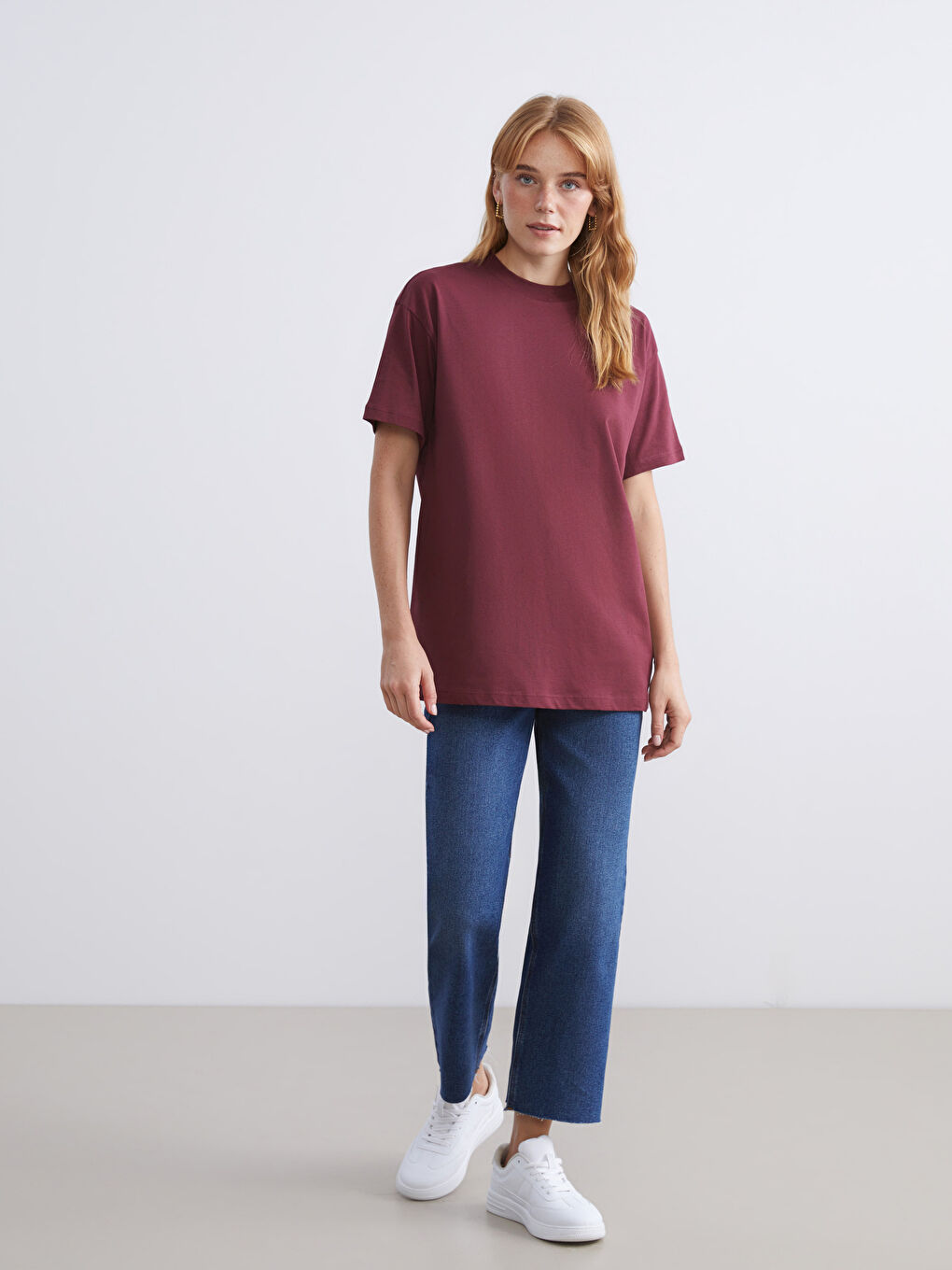 Bordo Dik Yaka Kadın Tişört-1