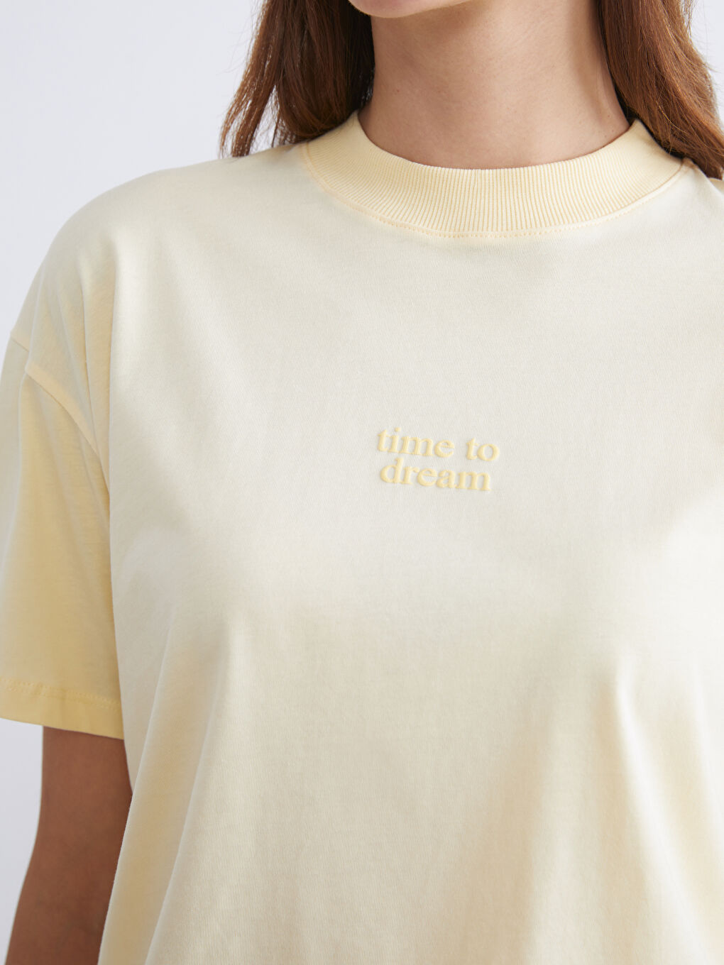 Sarı Bisiklet Yaka Baskılı Kadın Tişört-2