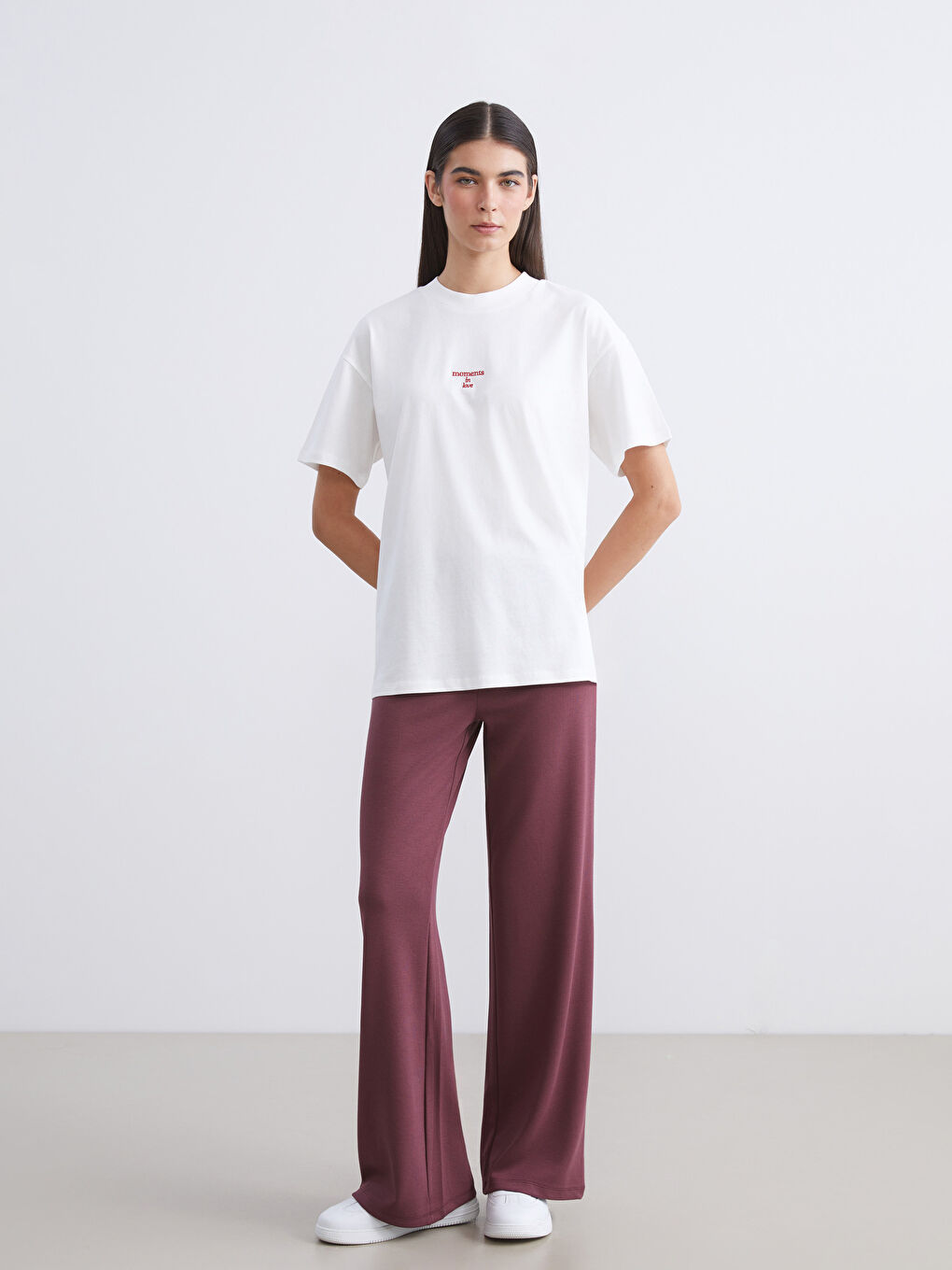 Ekru Bisiklet Yaka Baskılı Kadın Tişört-1