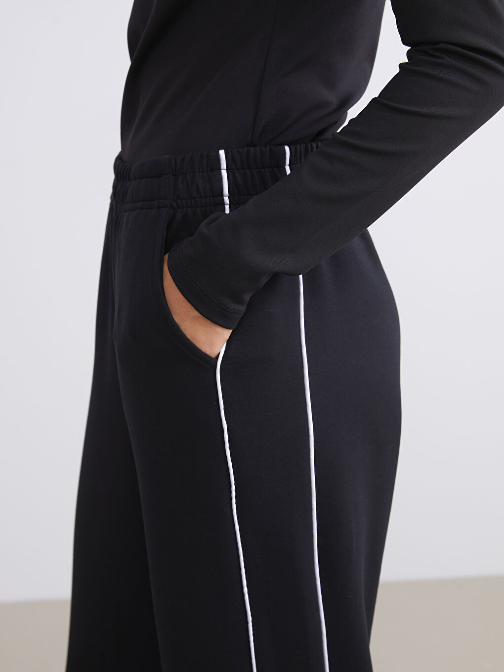 Siyah Beli Lastikli Modal Karışımlı Kadın Spor Eşofman Altı-2