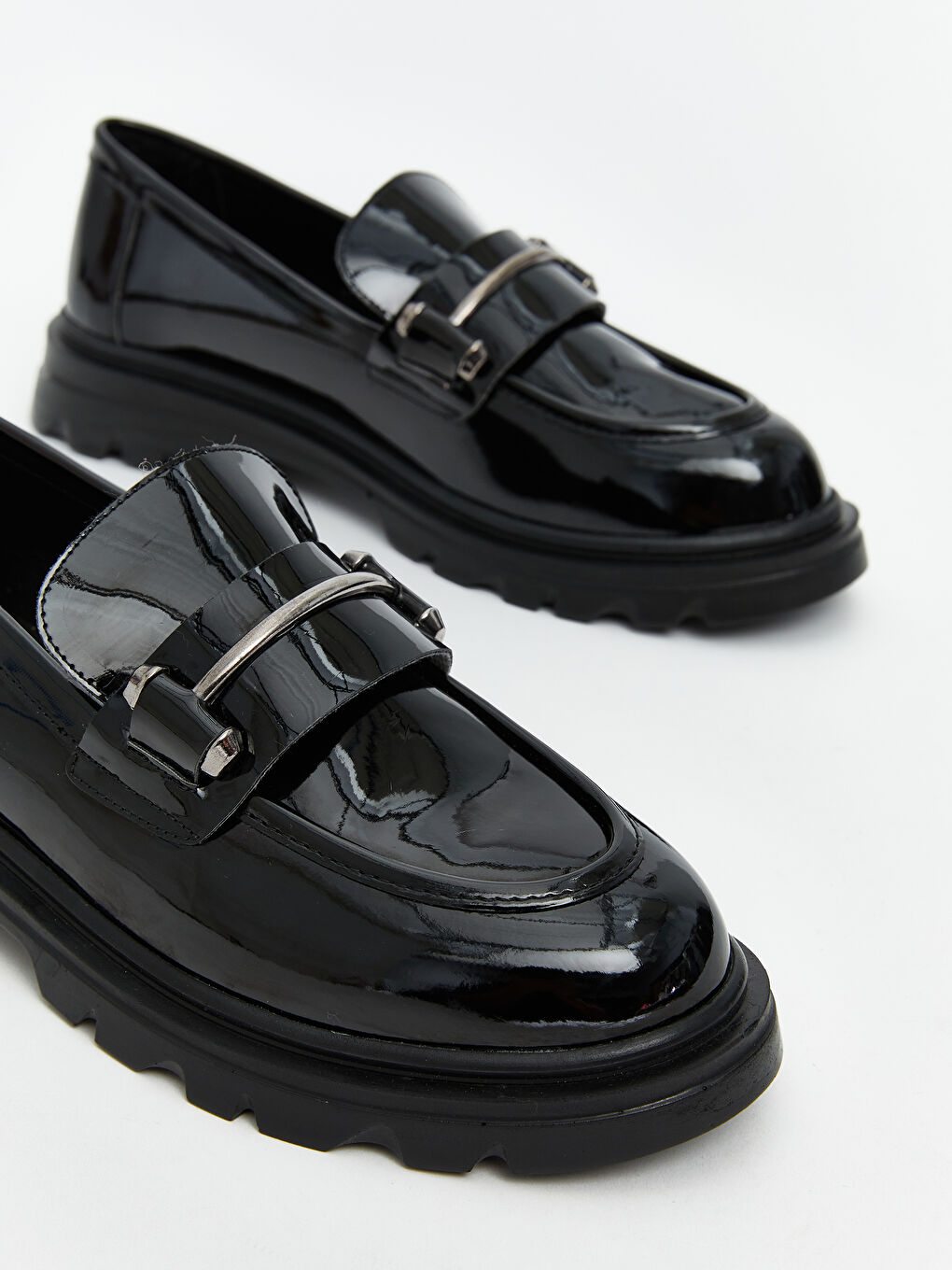 Siyah Deri Görünümlü Kadın Loafer Ayakkabı-2