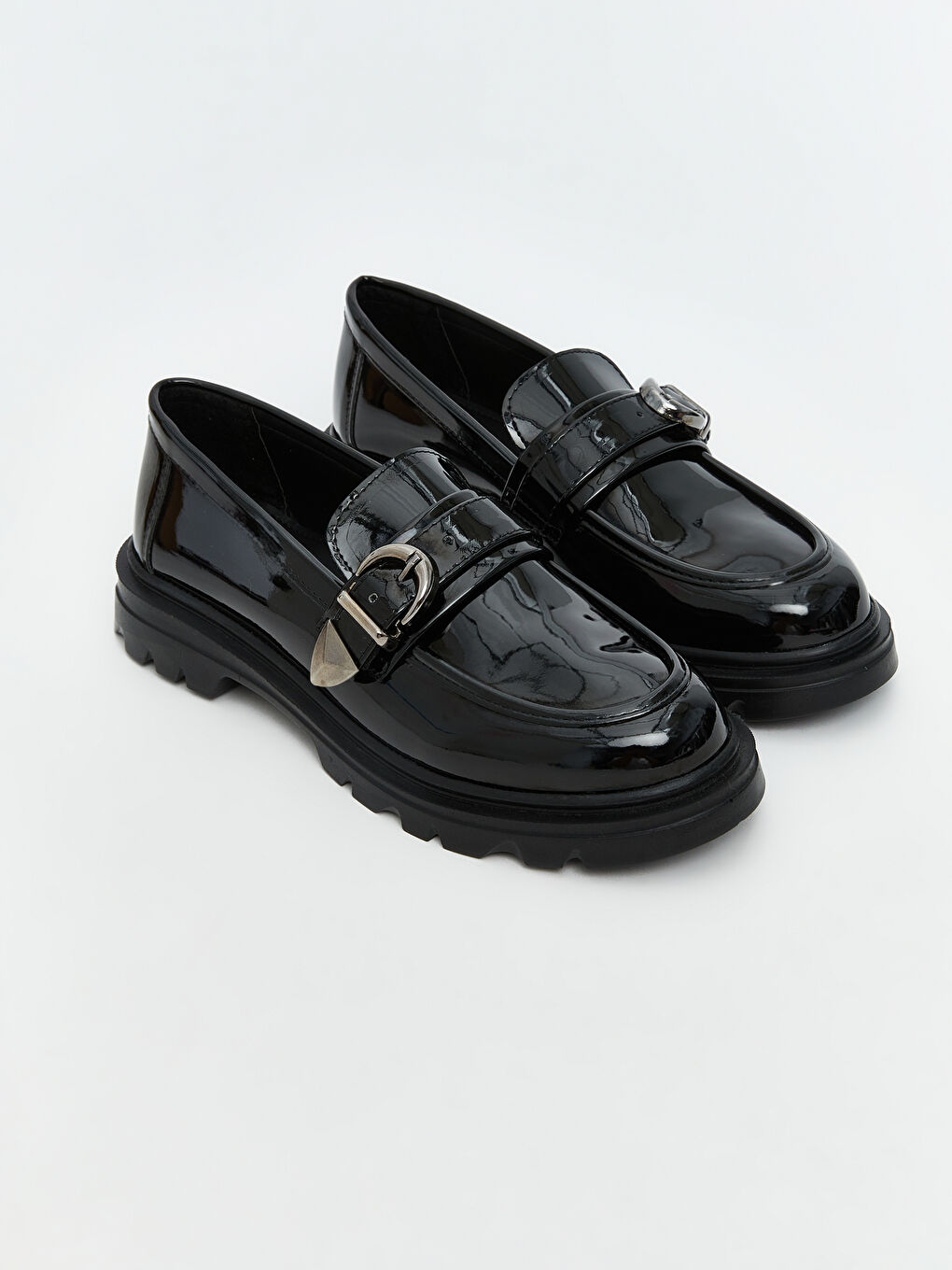 Siyah Deri Görünümlü Kadın Loafer Ayakkabı